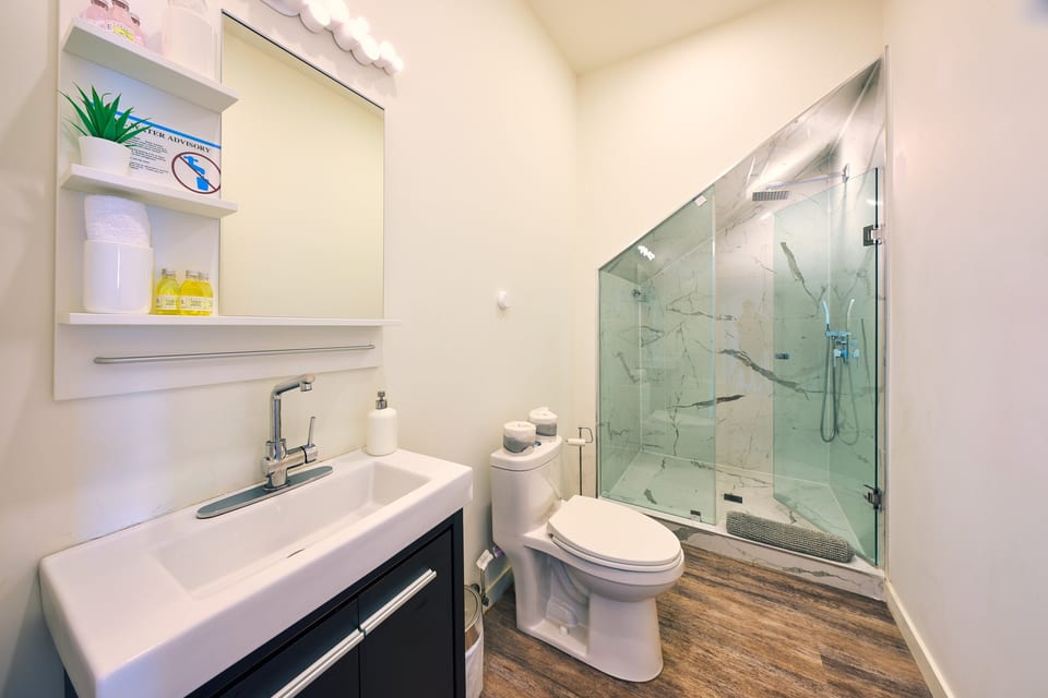 Cottage 16 Upstairs Washroom, The Long Beach Resort