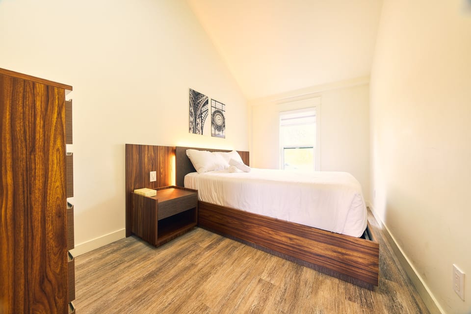 Representative cottage interior at The Long Beach Resort (photographed in Cottage 20; Cottage 18 shares this layout)