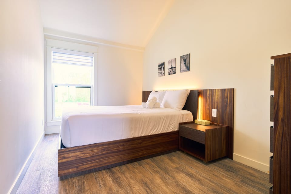 Representative cottage interior at The Long Beach Resort (photographed in Cottage 20; Cottage 18 shares this layout)