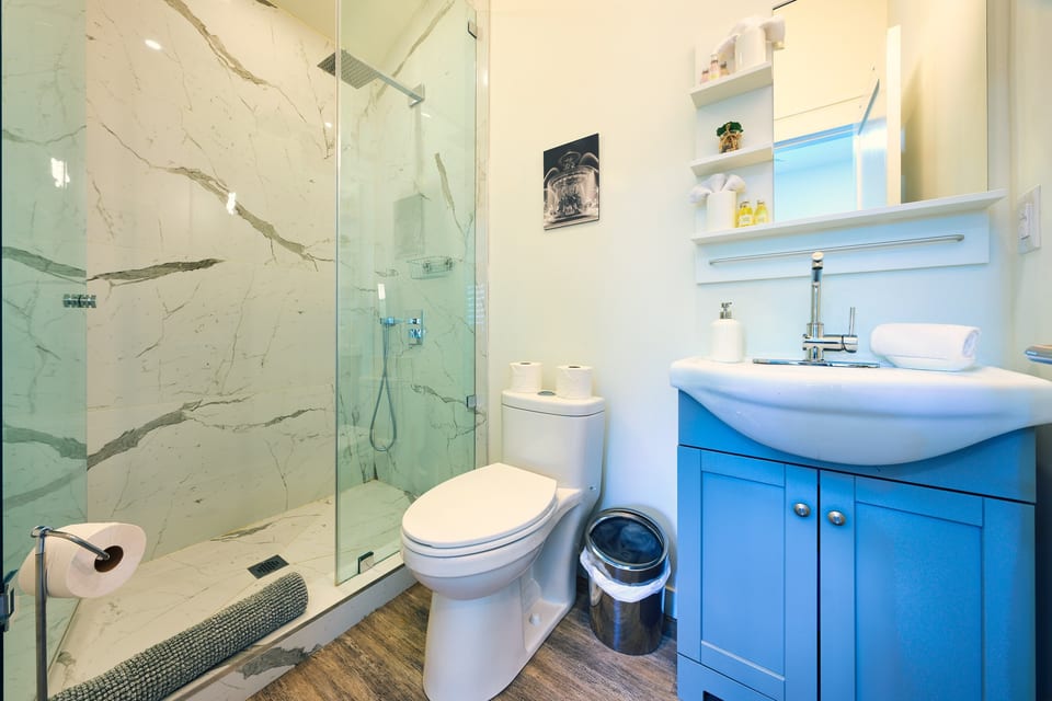 Cottage 21 Washroom, The Long Beach Resort