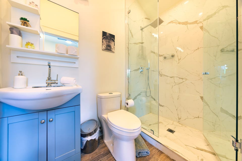 Cottage 22 Washroom, The Long Beach Resort