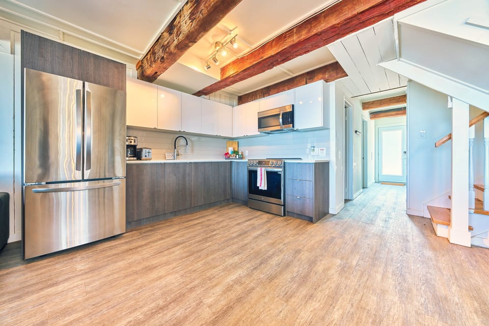 Suite 200 Kitchen, The Long Beach Resort