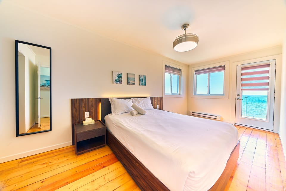 Suite 200 Upstairs Room 4, The Long Beach Resort