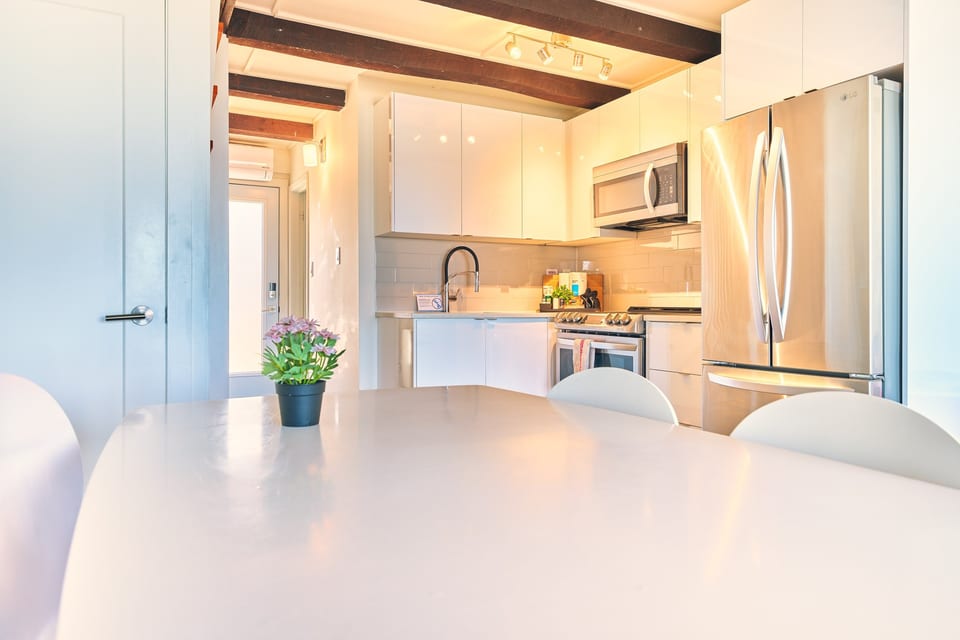 Suite 201 Kitchen, The Long Beach Resort